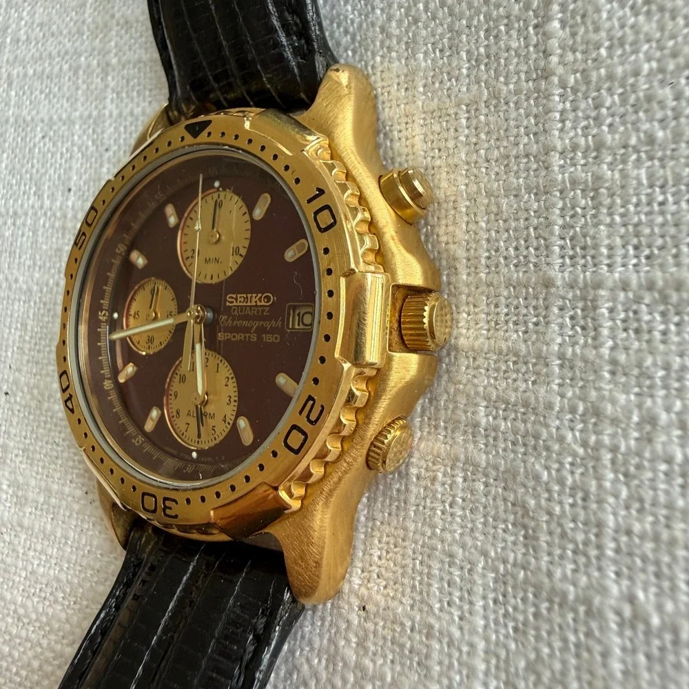 Seiko Sports 150 Chronograph Maroon Dial Gold Tone Watch 7T32-6B89 Black Leather